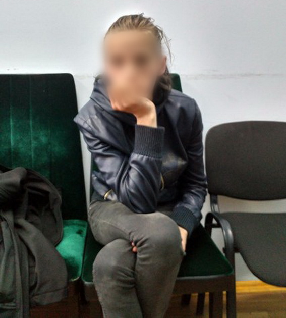 «Они мне мешали»: в Киеве отыскали горе-мать «девочек из коляски»