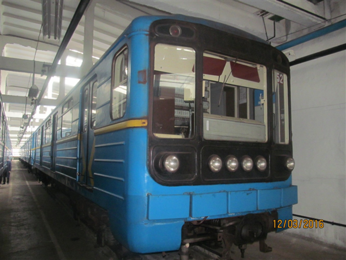 Киевский метрополитен выставил на реализацию два вагона