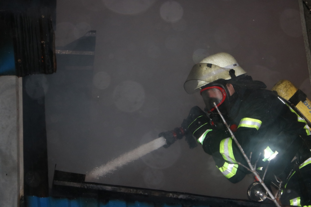 Ночью в Киеве горели склады на рынке “Юность”
